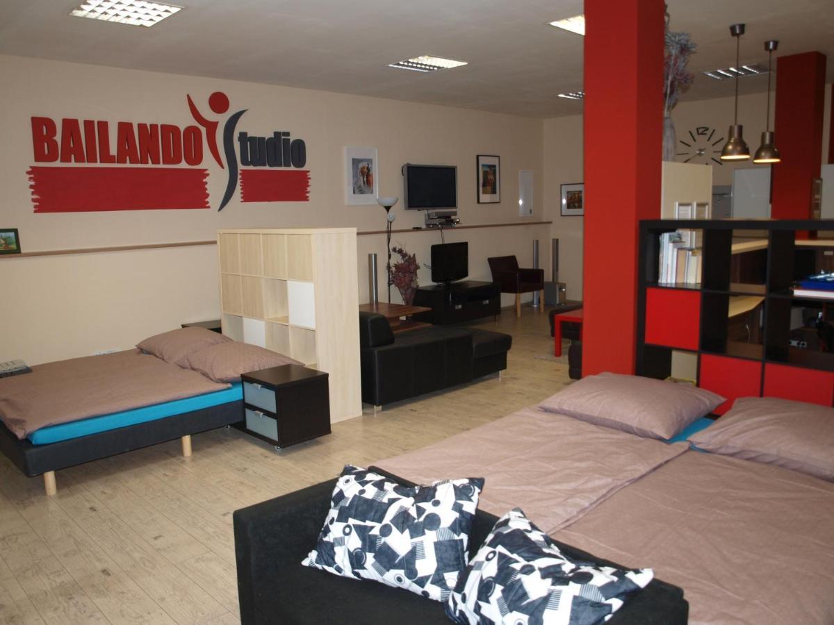 Bailando Studio Neratovice Extérieur photo
